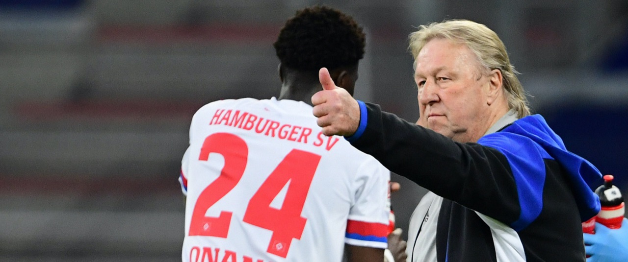 Hrubesch sabbelt nicht - er macht (kein Geheimnis)