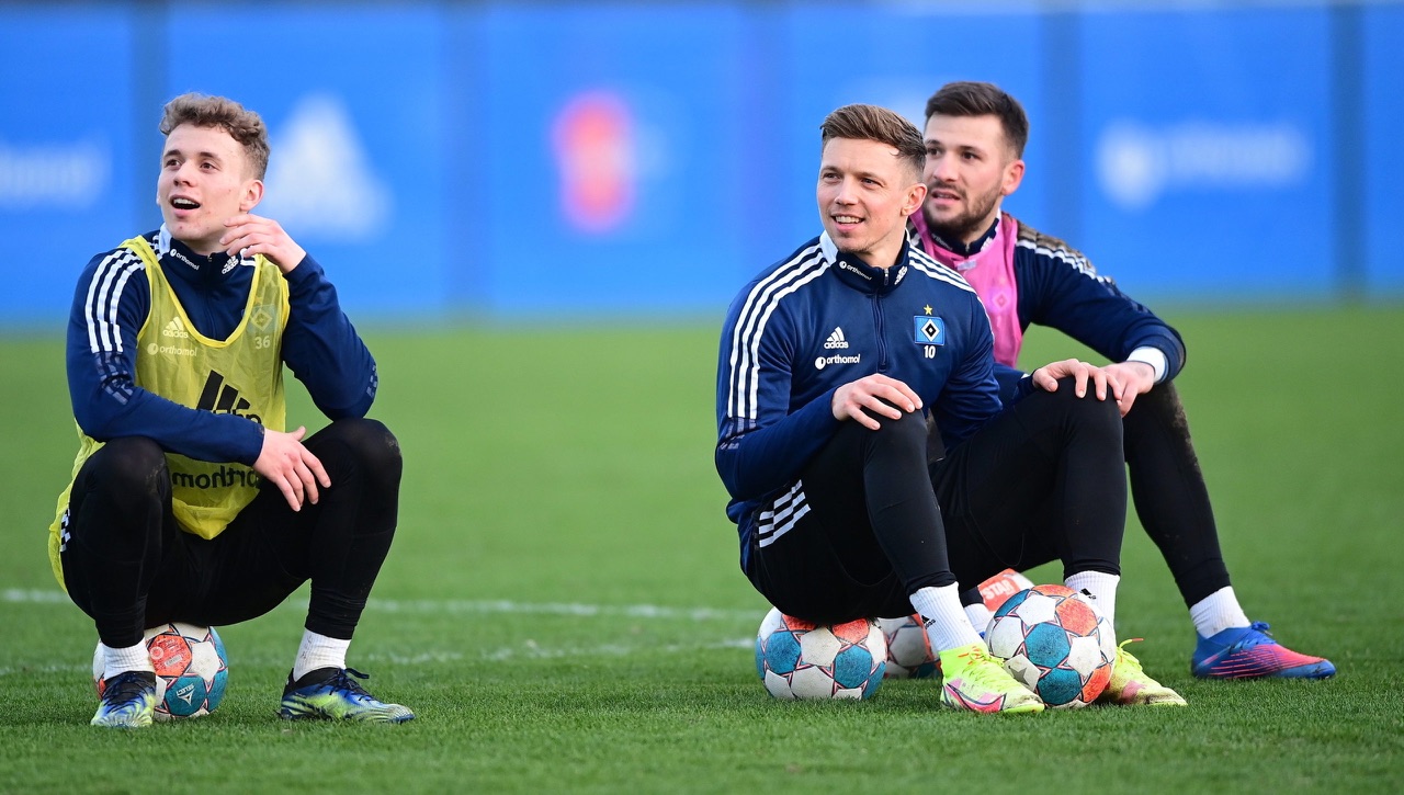 „Der HSV steigt auf“ - sagt die Konkurrenz