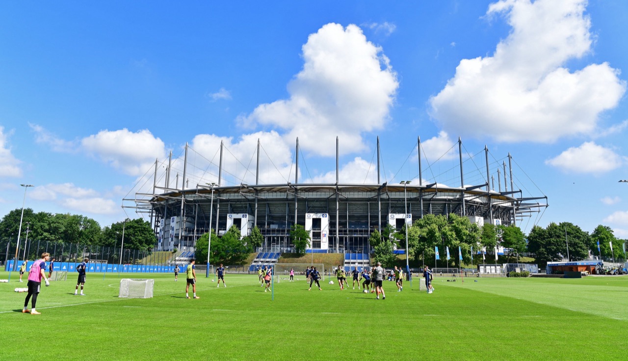 HSV trifft UEFA - Millionen-Gipfel im Volkspark