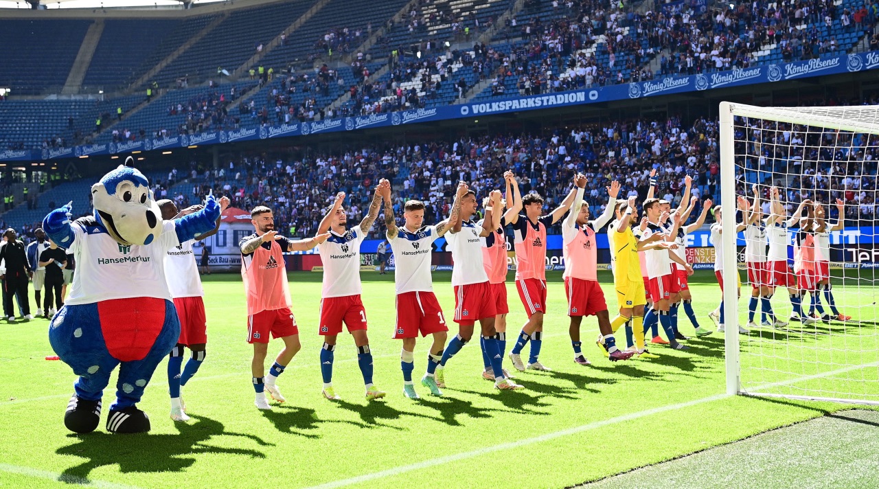 Der HSV macht es sich schwer - sorgt aber für positive Schlagzeilen