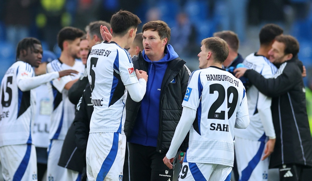 Die richtigen Antworten, etwas Spielglück und Dompé sichern dem HSV einen 3:1-Sieg beim KSC
