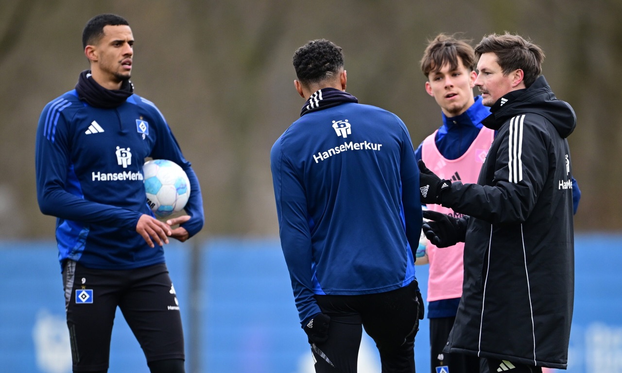 Wer stürmt gegen Elversberg? HSV-Trainer Polzin weiß, wie er schwierige Fragen beantworten muss...