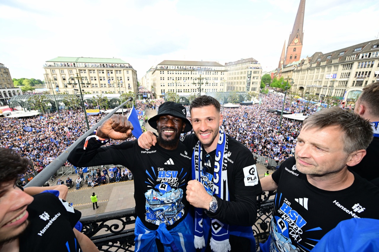 Ein Tag für die Ewigkeit – HSV feiert Doppelaufstieg in die Bundesliga