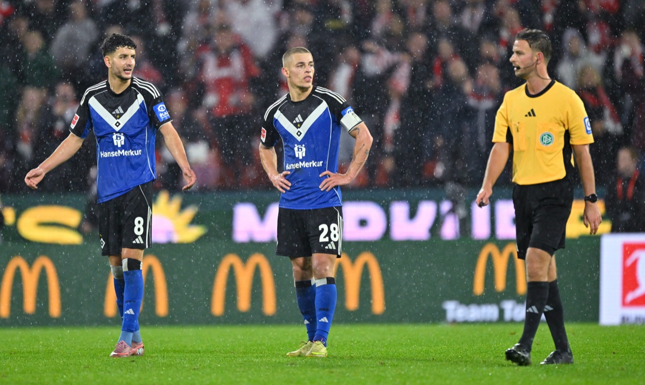 Der HSV verliert ein denkwürdiges Spiel beim 1.FC Köln - und dazu zwei Spieler per Platzverweis