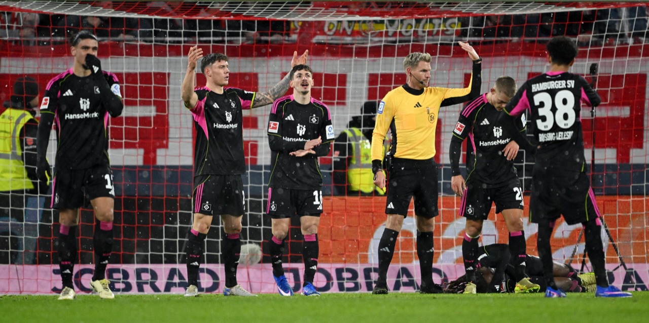 VAR schaut weg, HSV verliert: Bittere 1:2-Pleite in Freiburg